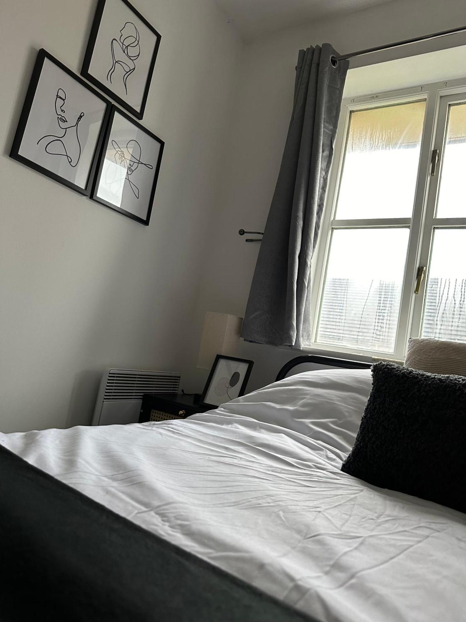 2 Bedroom - 2 Parking Spaces - Grays - Perfect For Contractors! *