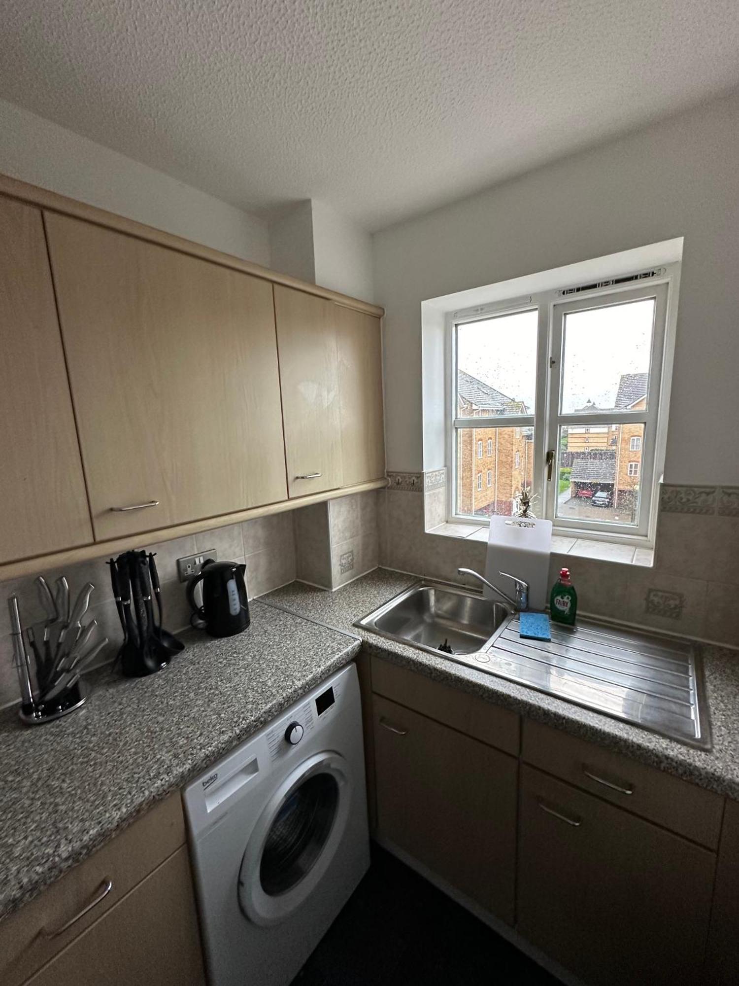 Apartment 2 Bedroom - 2 Parking Spaces - Grays - Perfect For Contractors! Stifford