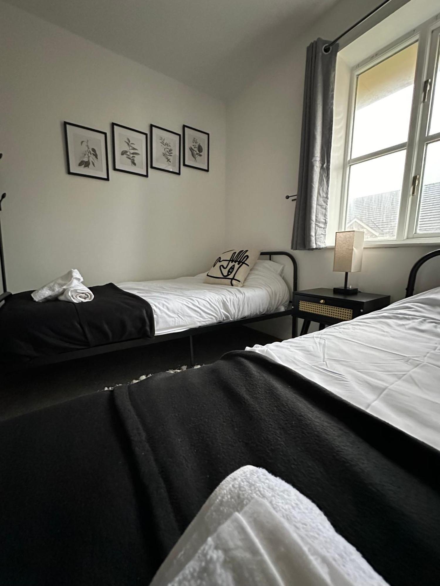 2 Bedroom - 2 Parking Spaces - Grays - Perfect For Contractors! * Stifford