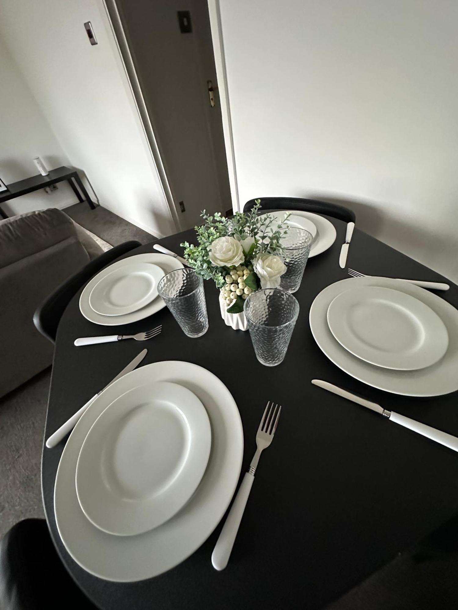 Apartment 2 Bedroom - 2 Parking Spaces - Grays - Perfect For Contractors! *